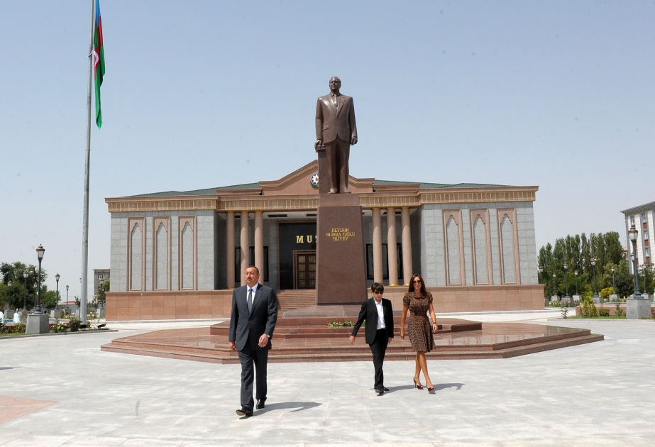 ULU ÖNDƏRİN ABİDƏSİNİ ZİYARƏT