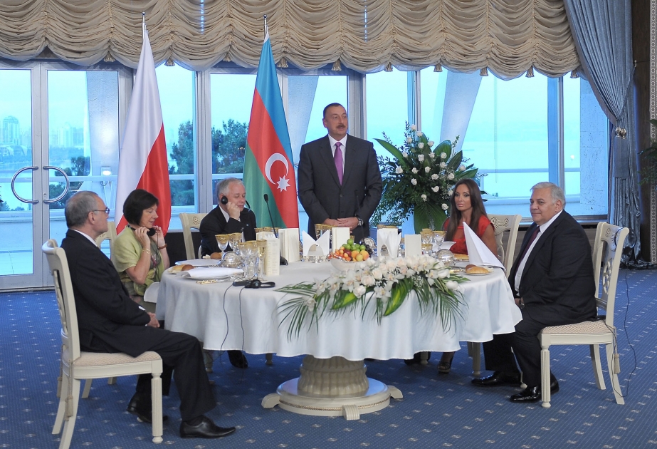 POLŞA PREZİDENTİ LEX KAÇİNSKİNİN AZƏRBAYCANA RƏSMİ SƏFƏRİ ALİ QONAĞIN ŞƏRƏFİNƏ