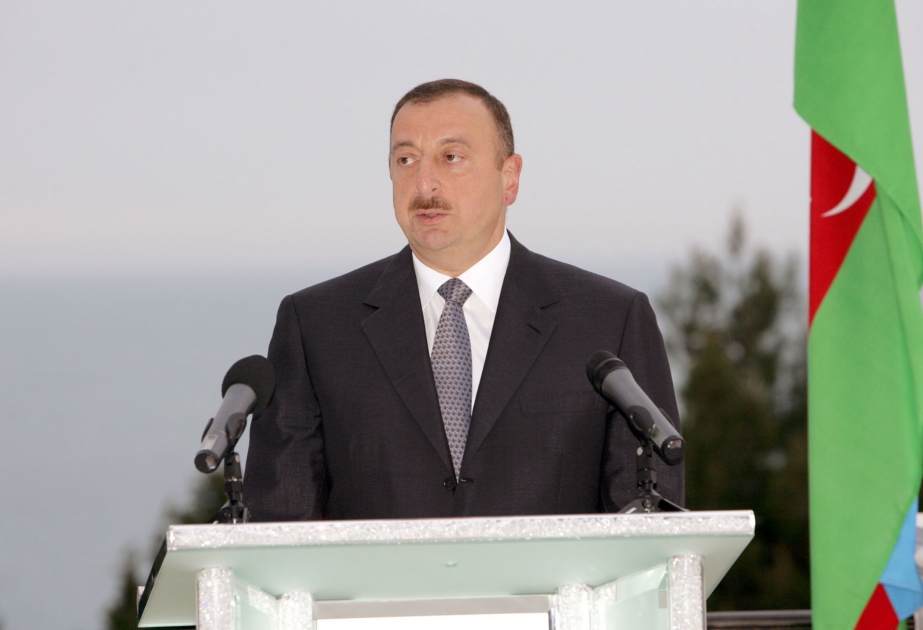 DÖVLƏT BAŞÇILARI MƏTBUAT ÜÇÜN BƏYANATLARLA ÇIXIŞ ETMİŞLƏR