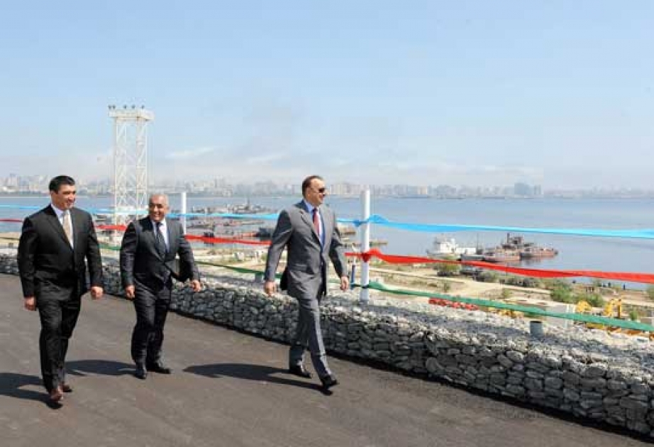 AZƏRBAYCAN PREZİDENTİ İLHAM ƏLİYEV DÖVLƏT BAYRAĞI MEYDANINDA İNŞAAT İŞLƏRİNİN GEDİŞİ İLƏ MARAQLANMIŞDIR