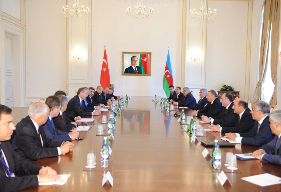 GENİŞ TƏRKİBDƏ GÖRÜŞ