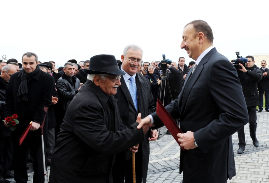 XIRDALAN ŞƏHƏRİNDƏ İKİNCİ DÜNYA MÜHARİBƏSİ VETERANLARI, QARABAĞ MÜHARİBƏSİ ƏLİLLƏRİ VƏ ŞƏHİD AİLƏLƏRİ ÜÇÜN TİKİLMİŞ YAŞAYIŞ BİNASI İSTİFADƏYƏ VERİLMİŞDİR PREZİDENT İLHAM ƏLİYEV MƏRASİMDƏ İŞTİRAK ETMİŞDİR