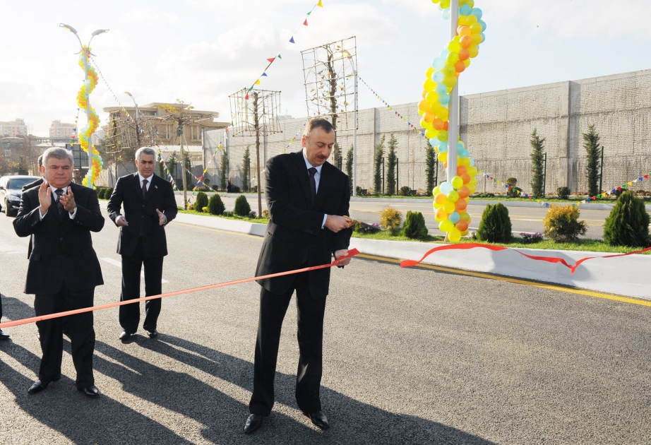 BAKININ AZADLIQ VƏ ZİYA BÜNYADOV PROSPEKTLƏRİNİN KƏSİŞMƏSİNDƏKİ TUNELİN AÇILIŞ MƏRASİMİ OLMUŞDUR PREZİDENT İLHAM ƏLİYEV MƏRASİMDƏ İŞTİRAK ETMİŞDİR