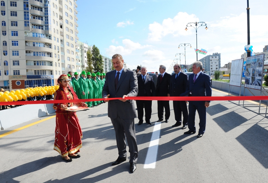 BAKININ BABƏK PROSPEKTİNDƏ YENİ YOL QOVŞAĞININ AÇILIŞI OLMUŞDUR AZƏRBAYCAN PREZİDENTİ İLHAM ƏLİYEV MƏRASİMDƏ İŞTİRAK ETMİŞDİR