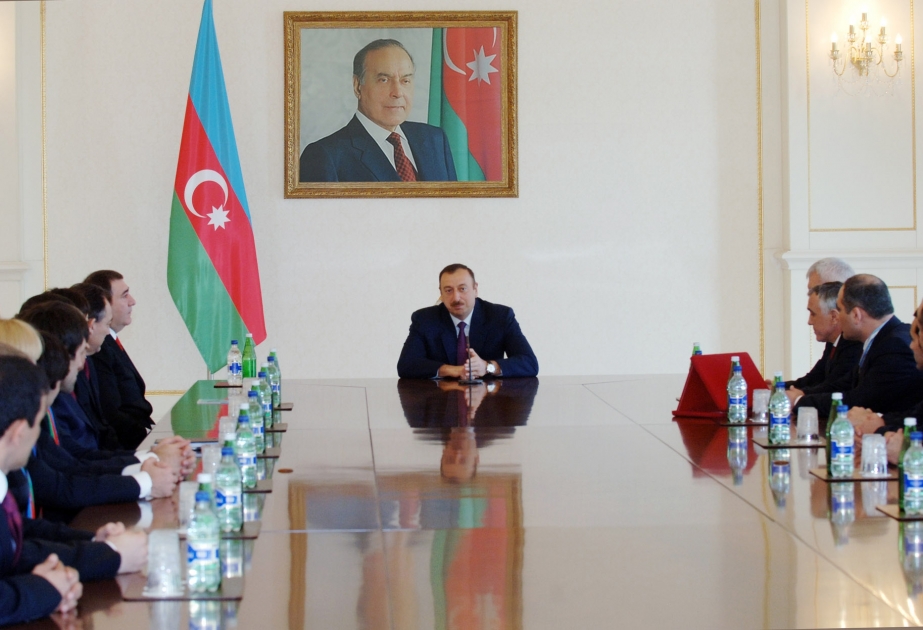 PREZİDENT İLHAM ƏLİYEV BAKIDA KEÇİRİLƏN GÜLƏŞ ÜZRƏ AVROPA ÇEMPİONATININ QALİBİ OLMUŞ AZƏRBAYCAN İDMANÇILARINI, ONLARIN MƏŞQÇİLƏRİNİ VƏ MİLLİ GÜLƏŞ FEDERASİYASININ RƏHBƏRLİYİNİ QƏBUL ETMİŞDİR