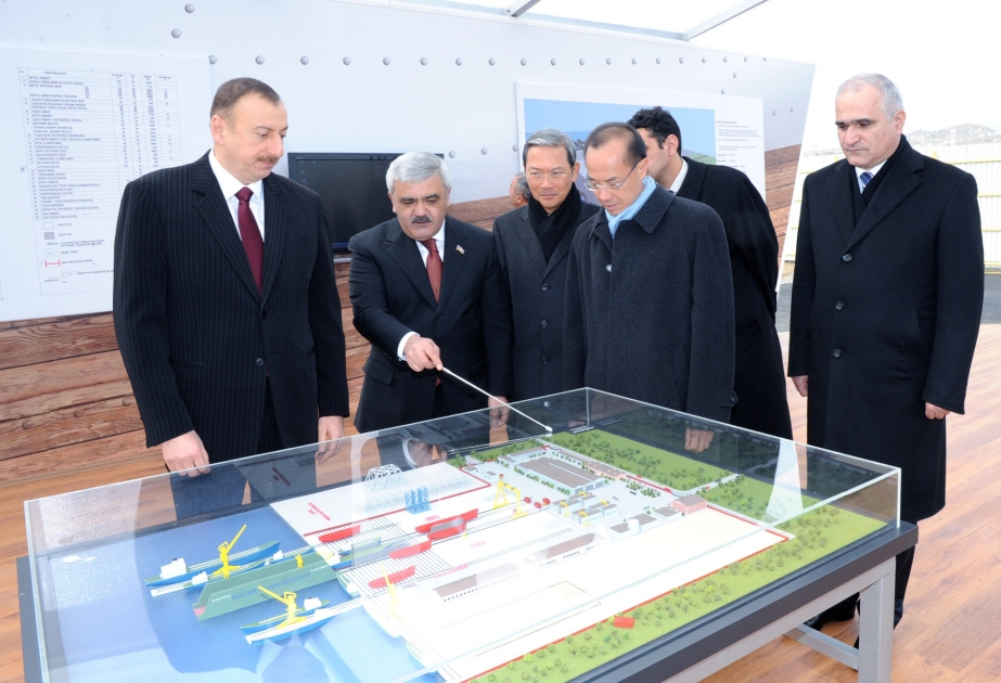 BAKIDA MÜASİR STANDARTLARA CAVAB VERƏN GƏMİQAYIRMA ZAVODUNUN TƏMƏLQOYMA MƏRASİMİ OLMUŞDUR AZƏRBAYCAN PREZİDENTİ İLHAM ƏLİYEV MƏRASİMDƏ İŞTİRAK ETMİŞDİR