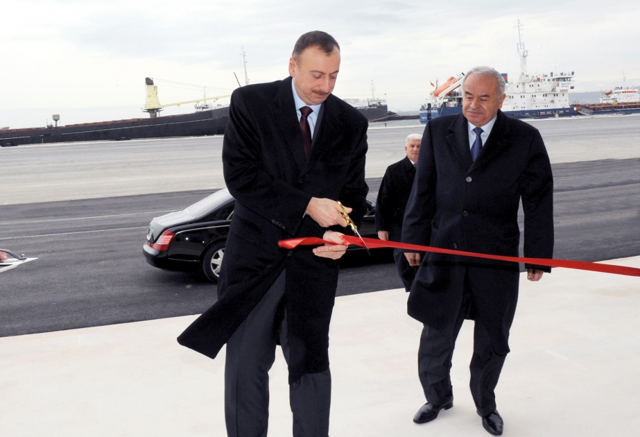 PREZİDENT İLHAM ƏLİYEV BAKI BUXTASINDA QURU YÜK LİMANI MƏNTƏQƏSİNİN AÇILIŞINDA İŞTİRAK ETMİŞDİR