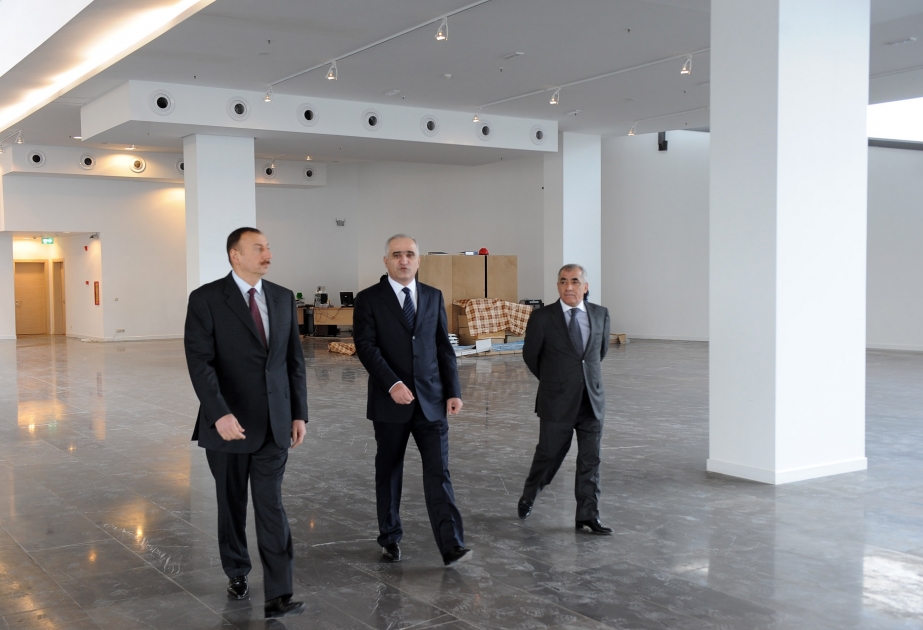 AZƏRBAYCAN PREZİDENTİ İLHAM ƏLİYEV DƏNİZKƏNARI MİLLİ PARKDA İNŞA EDİLƏN BAKI BİZNES MƏRKƏZİNDƏ TİKİNTİ İŞLƏRİNİN GEDİŞİ İLƏ TANIŞ OLMUŞDUR