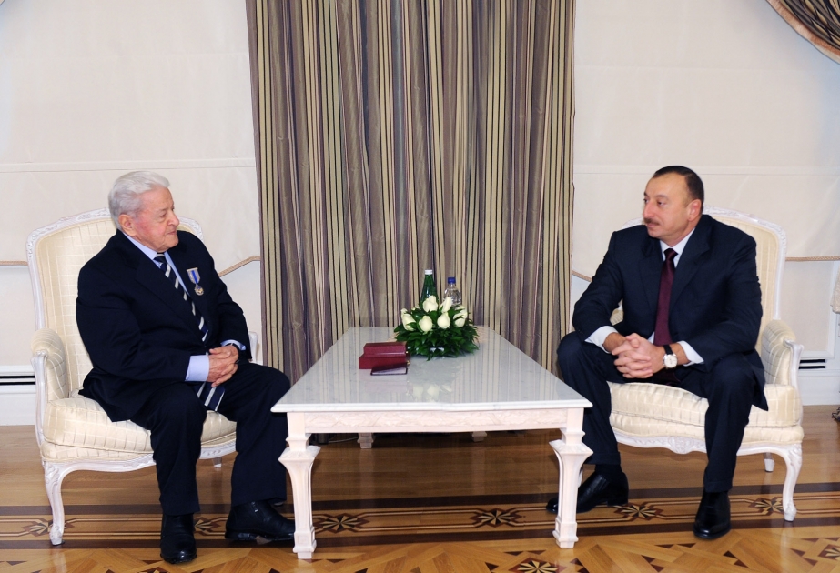 PREZİDENT İLHAM ƏLİYEV XALQ ARTİSTİ ƏLİBABA MƏMMƏDOVA “İSTİQLAL” ORDENİNİ TƏQDİM ETMİŞDİR