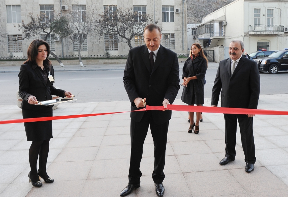 AZƏRBAYCAN PREZİDENTİ İLHAM ƏLİYEV BAKININ SƏBAİL RAYONUNDA “DALĞA PLAZA” İŞ MƏRKƏZİNİN AÇILIŞINDA İŞTİRAK ETMİŞDİR