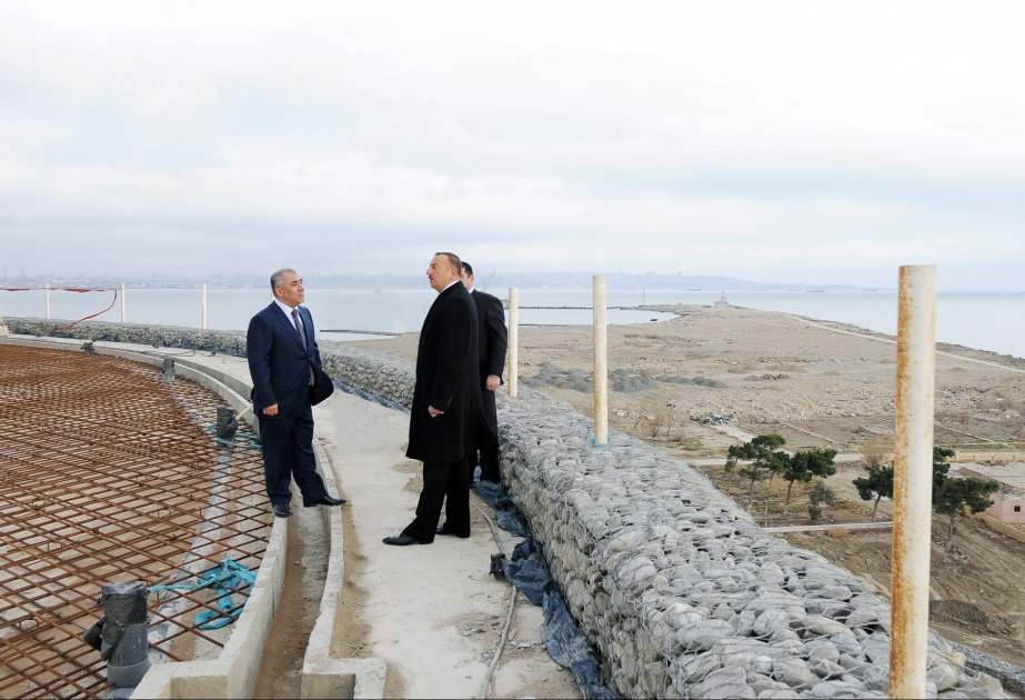 AZƏRBAYCAN PREZİDENTİ İLHAM ƏLİYEV DÖVLƏT BAYRAĞI MEYDANINDA İNŞAAT İŞLƏRİNİN GEDİŞİ İLƏ TANIŞ OLMUŞDUR