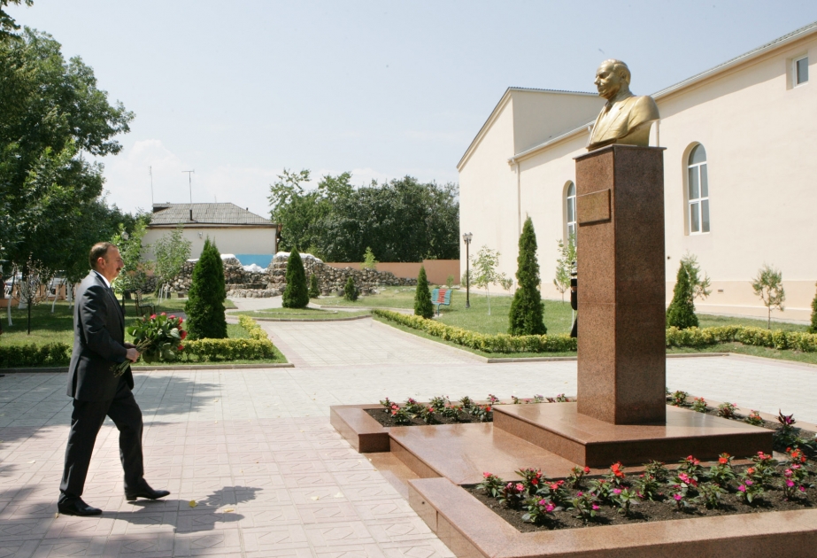QUSAR ŞƏHƏRİNDƏ ULU ÖNDƏRİN ABİDƏSİNİ ZİYARƏT