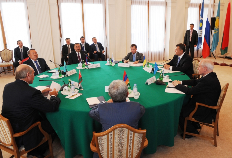 AZƏRBAYCAN PREZİDENTİ İLHAM ƏLİYEV MDB-NİN ÜZVÜ OLAN ÖLKƏLƏRİN DÖVLƏT BAŞÇILARININ QEYRİ-RƏSMİ GÖRÜŞÜNDƏ İŞTİRAK ETMİŞDİR