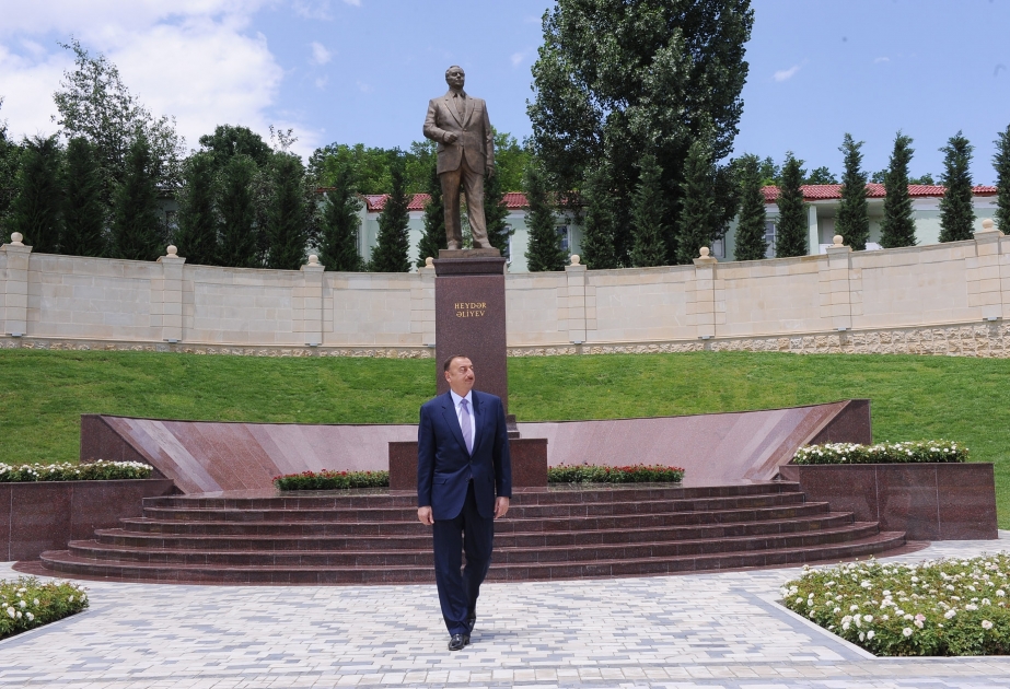 LERİKİN İNKİŞAFI HƏM YERLİ SAKİNLƏR, HƏM DƏ BÜTÜN ÖLKƏ ÜÇÜN VACİBDİRPREZİDENT İLHAM ƏLİYEV LERİKDƏ ÜMUMMİLLİ LİDER HEYDƏR ƏLİYEVİN ABİDƏSİNİ ZİYARƏT ETMİŞDİR