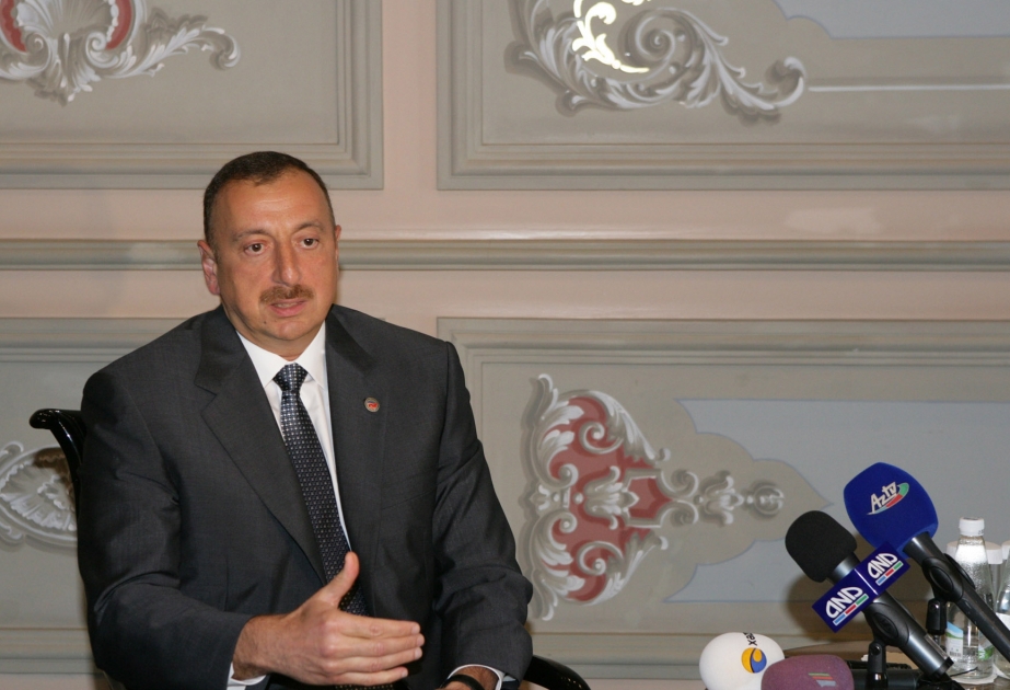 PREZİDENT İLHAM ƏLİYEV İSTANBULDA AZƏRBAYCAN JURNALİSTLƏRİNƏ MÜSAHİBƏ VERMİŞDİR
