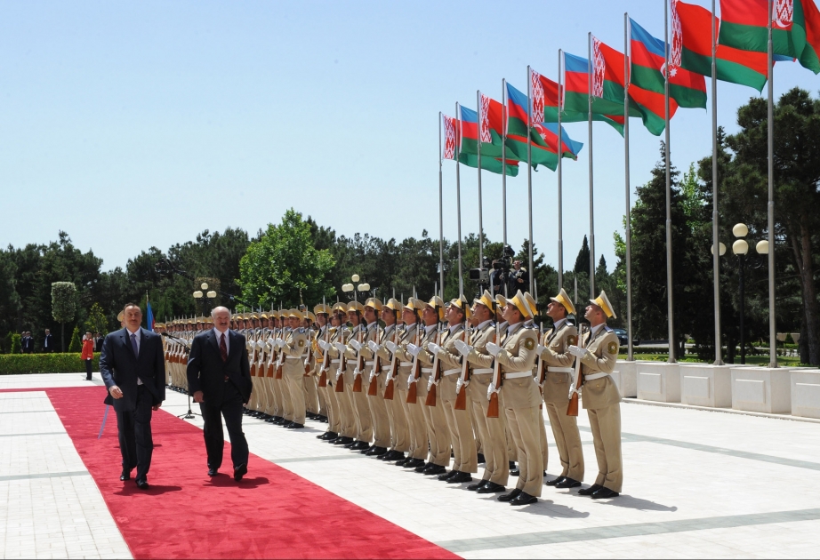 BELARUS RESPUBLİKASININ PREZİDENTİ ALEKSANDR LUKAŞENKONUN AZƏRBAYCAN RESPUBLİKASINA RƏSMİ SƏFƏRİ RƏSMİ QARŞILANMA MƏRASİMİ