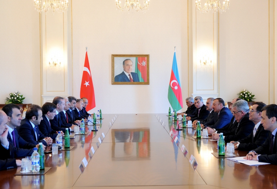 GENİŞ TƏRKİBDƏ GÖRÜŞ