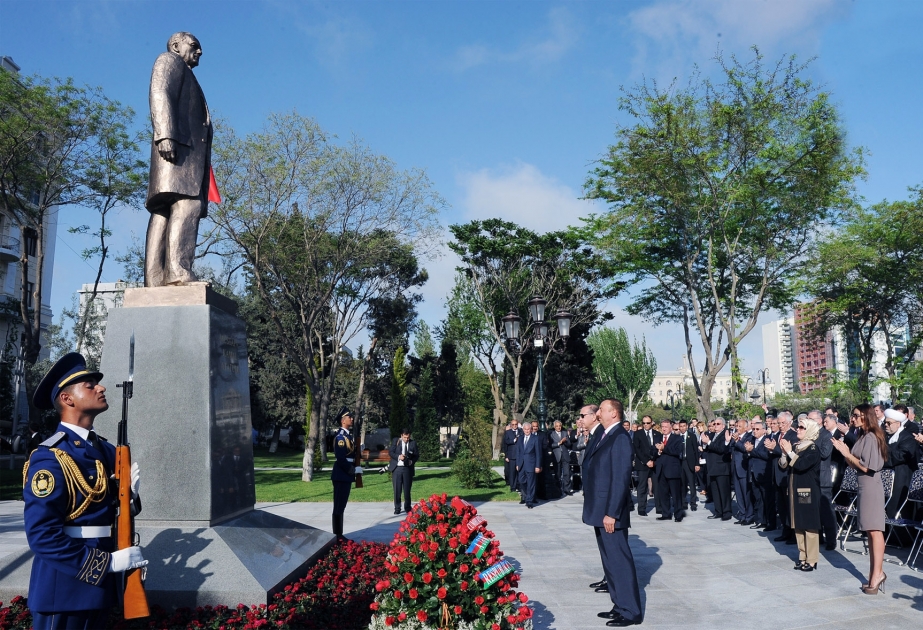 BAKIDA TÜRKİYƏ RESPUBLİKASININ BANİSİ MUSTAFA KAMAL ATATÜRKÜN ABİDƏSİ AÇILMIŞDIR