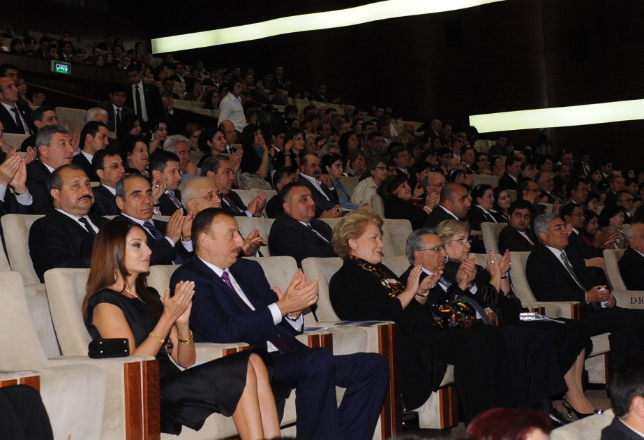 AZƏRBAYCAN PREZİDENTİ İLHAM ƏLİYEV “İNTİZAR” OPERASININ YENİ QURULUŞDA PREMYERASINA TAMAŞA ETMİŞDİR