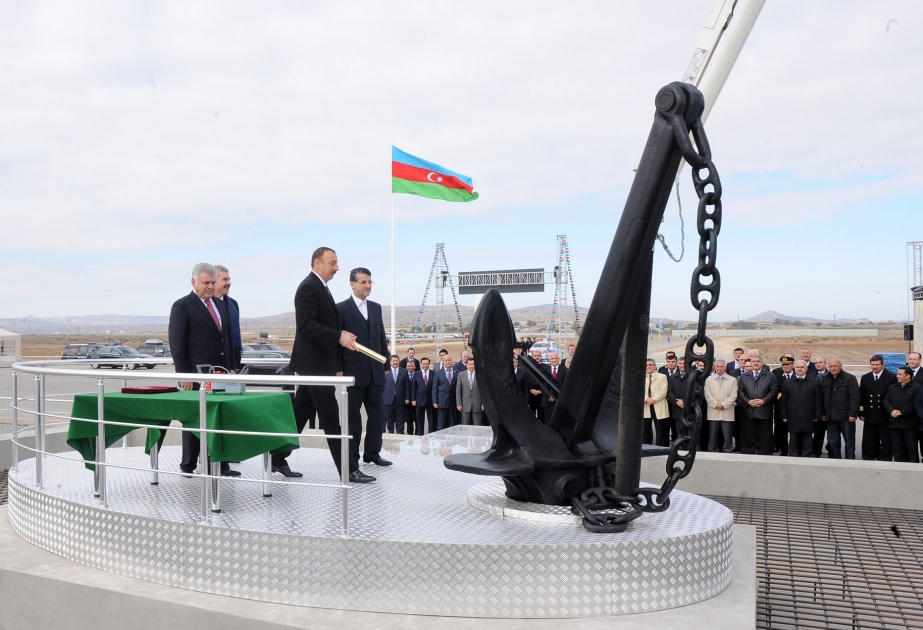 Yeni Bakı Beynəlxalq Dəniz Ticarət Limanı kompleksinin təməlqoyma mərasimi keçirilmişdir Prezident İlham Əliyev mərasimdə iştirak etmişdir