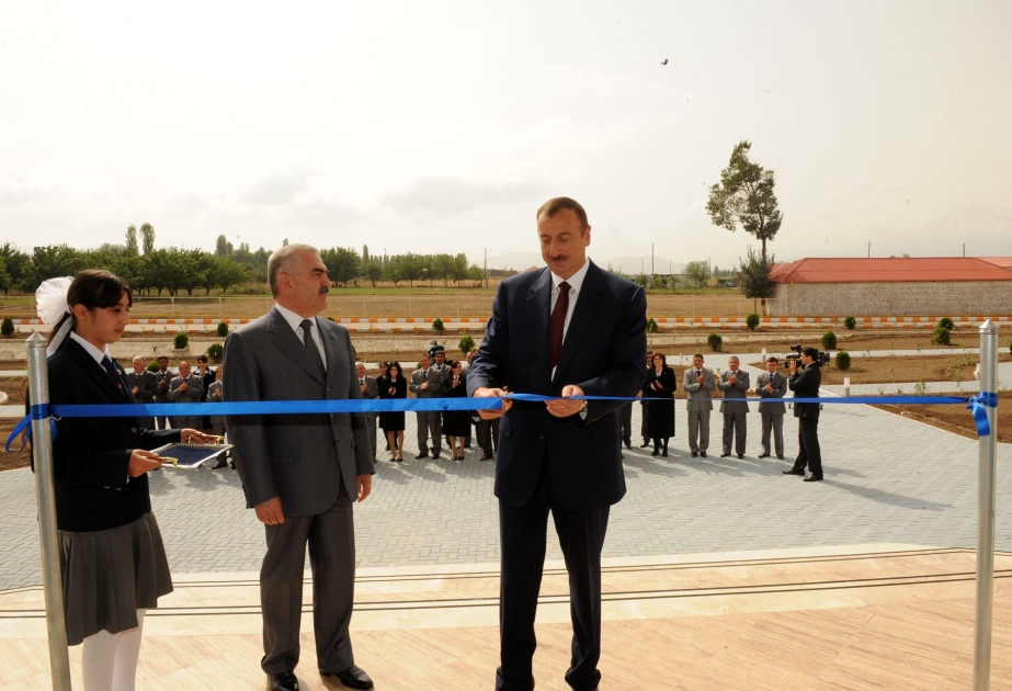 PREZİDENT İLHAM ƏLİYEV 2 NÖMRƏLİ SƏDƏRƏK ORTA MƏKTƏBİNİN YENİ BİNASININ AÇILIŞINDA İŞTİRAK ETMİŞDİR