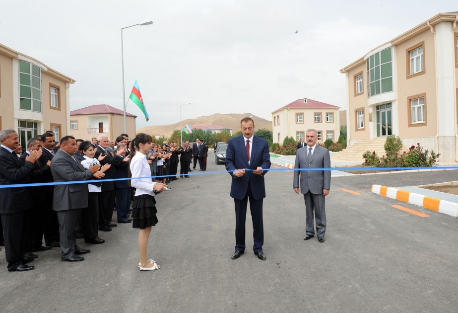 PREZİDENT İLHAM ƏLİYEV SƏDƏRƏK RAYONUNUN HEYDƏRABAD QƏSƏBƏSİNDƏ TİKİLƏN YENİ BİNALARLA TANIŞ OLMUŞDUR