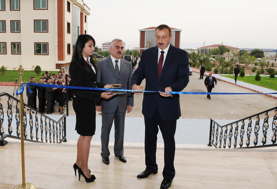 PREZİDENT İLHAM ƏLİYEV MƏHDUD FİZİKİ İMKANLI İNSANLAR ÜÇÜN HEYDƏR ƏLİYEV FONDUNUN DƏSTƏYİ İLƏ YARADILAN NAXÇIVAN REGİONAL İNFORMASİYA MƏRKƏZİNİN AÇILIŞINDA İŞTİRAK ETMİŞDİR