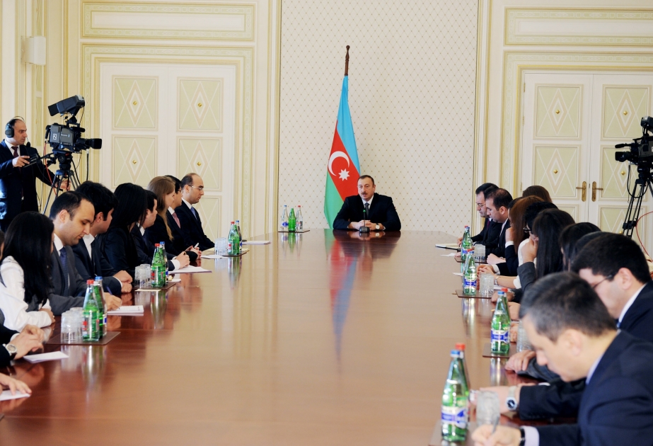 Azərbaycan Prezidenti İlham Əliyev müxtəlif sahələrdə uğurlar qazanmış bir qrup gənci və tələbə gənclər təşkilatlarının nümayəndələrini qəbul etmişdir