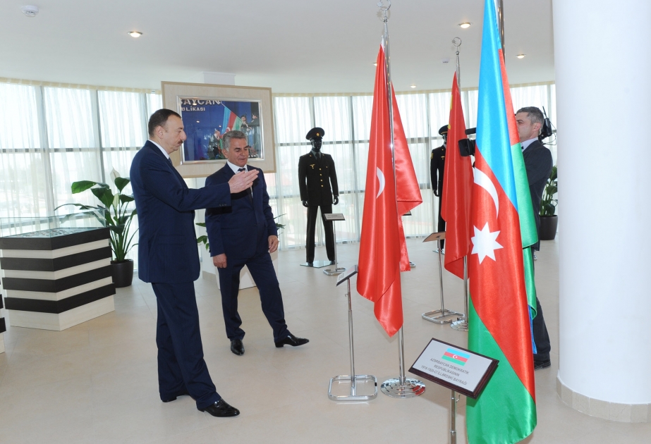 Prezident İlham Əliyev Astarada Dövlət Bayrağı Meydanı ilə tanış olmuş, Gənclər evinin açılışında iştirak etmişdir