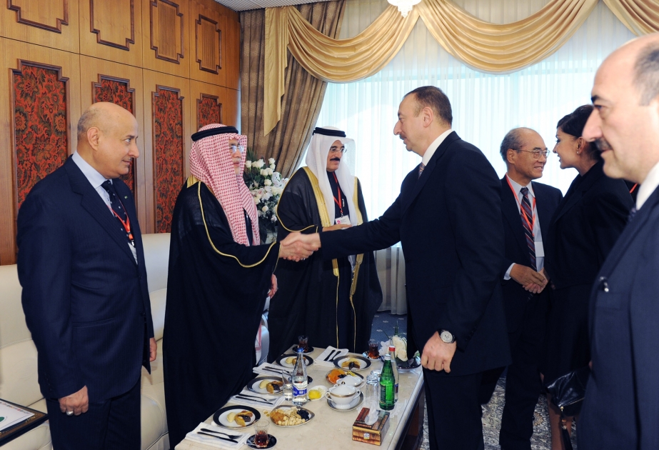 Azərbaycan Prezidenti İlham Əliyev Ümumdünya Mədəniyyətlərarası Dialoq Forumunda iştirak edən xarici ölkələrin və beynəlxalq təşkilatların yüksək səviyyəli nümayəndələri ilə görüşmüşdür