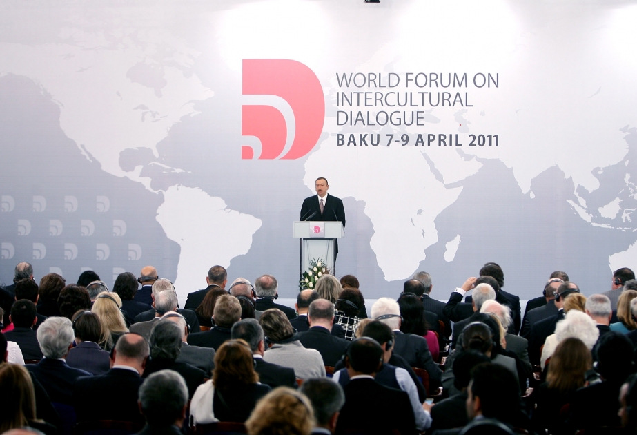 Bakıda Ümumdünya Mədəniyyətlərarası Dialoq Forumu öz işinə başlamışdır Azərbaycan Respublikasının Prezidenti İlham Əliyev Forumun açılış sessiyasında iştirak etmişdir