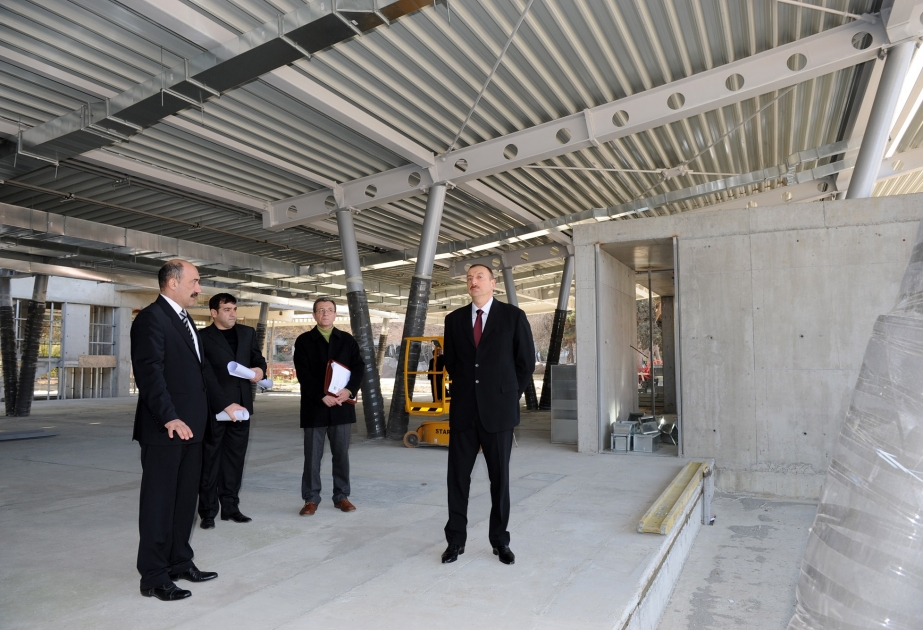 Prezident İlham Əliyev Azərbaycan Xalçası və Xalq Tətbiqi Sənəti Dövlət Muzeyi üçün inşa edilən yeni binada tikinti işlərinin gedişi ilə tanış olmuşdur