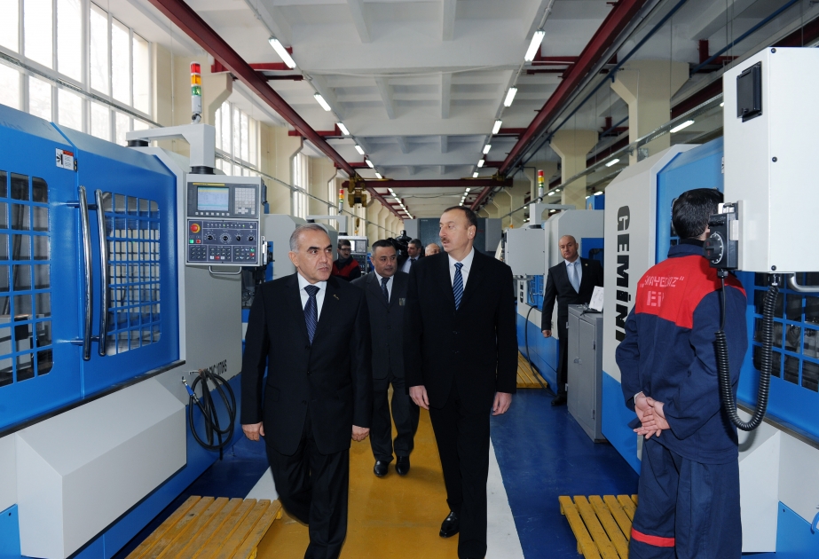 Prezident İlham Əliyev Müdafiə Sənayesi Nazirliyi “Cihaz” İstehsalat Birliyinin “Sənayecihaz” Elm-İstehsalat Mərkəzini yenidənqurmadan sonra işə salmışdır