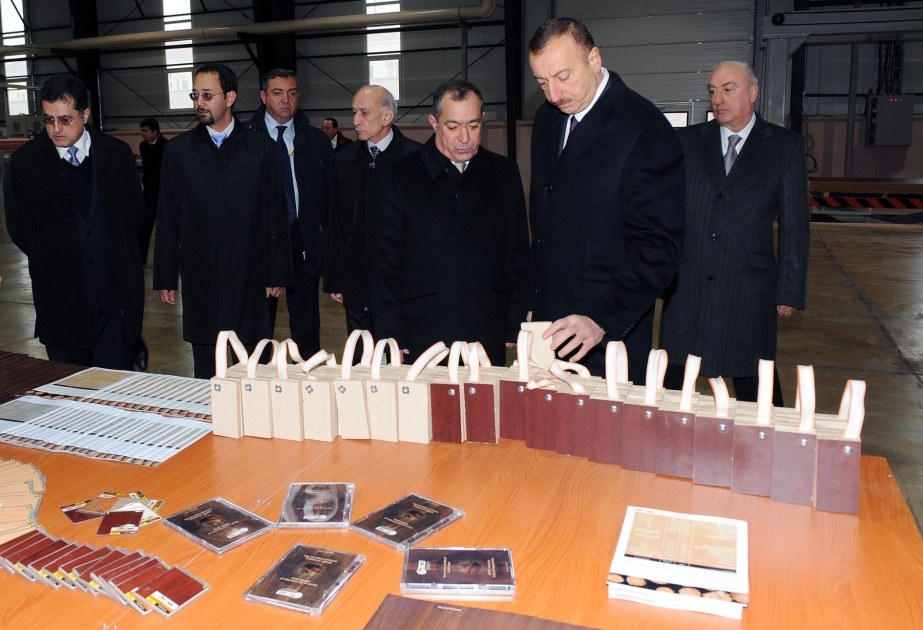 Azərbaycan Prezidenti İlham Əliyev Abşeron rayonu ərazisində inşa olunmuş AZMDF zavodunun açılışında iştirak etmişdir