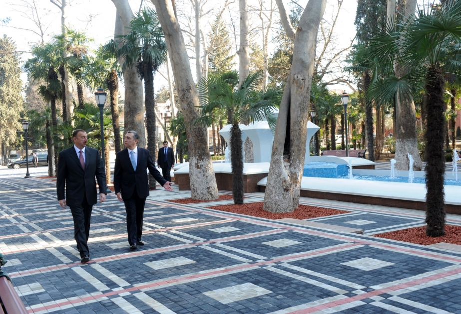 Prezident İlham Əliyev əsaslı yenidənqurma işləri aparılmış “Xan bağı” mədəniyyət və istirahət parkı ilə tanış olmuşdur