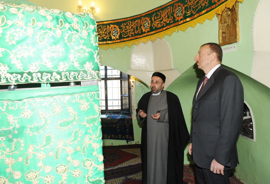 Prezident İlham Əliyev Gəncədə “İmamzadə” dini kompleksində tikinti-bərpa işlərinin gedişi ilə tanış olmuşdur