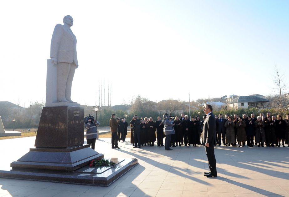 Azərbaycan Prezidenti İlham Əliyevin Qazax və Tovuz rayonlarına səfəri Qazaxda ümummilli lider Heydər Əliyevin abidəsini ziyarət