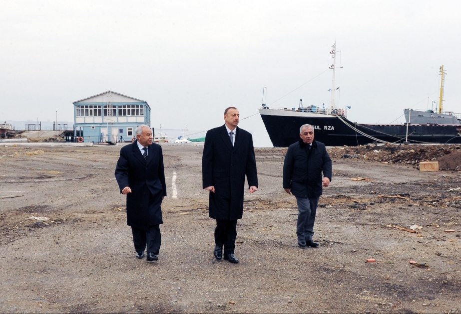 Azərbaycan Prezidenti İlham Əliyev Bakı bulvarının genişləndirilməsi proqramı çərçivəsində həyata keçirilən yenidənqurma işlərinin gedişi ilə tanış olmuşdur