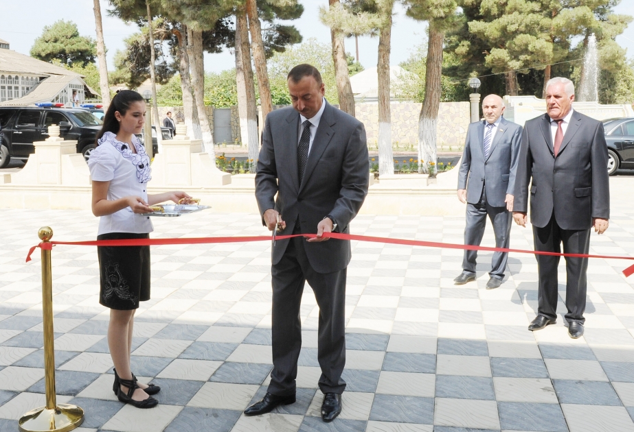 Prezident İlham Əliyev Şabran Uşaq Yaradıcılıq Mərkəzinin açılışında iştirak etmişdir