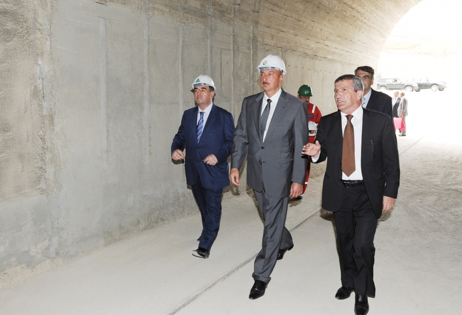Prezident İlham Əliyev Taxtakörpü Su Anbarının su elektrik stansiyası ilə birlikdə inşa edildiyi ərazidə olmuşdur