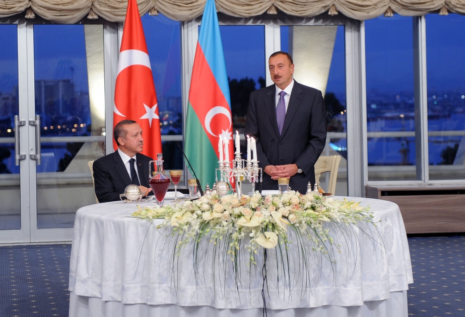 Ali qonağın şərəfinə