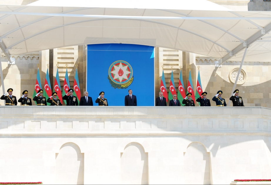 Azərbaycanın müstəqilliyinin 20-ci və Silahlı Qüvvələrin 93-cü ildönümləri münasibətilə təntənəli hərbi parad Azərbaycan Prezidenti, Ali Baş Komandan İlham Əliyev hərbi paradda iştirak etmişdir