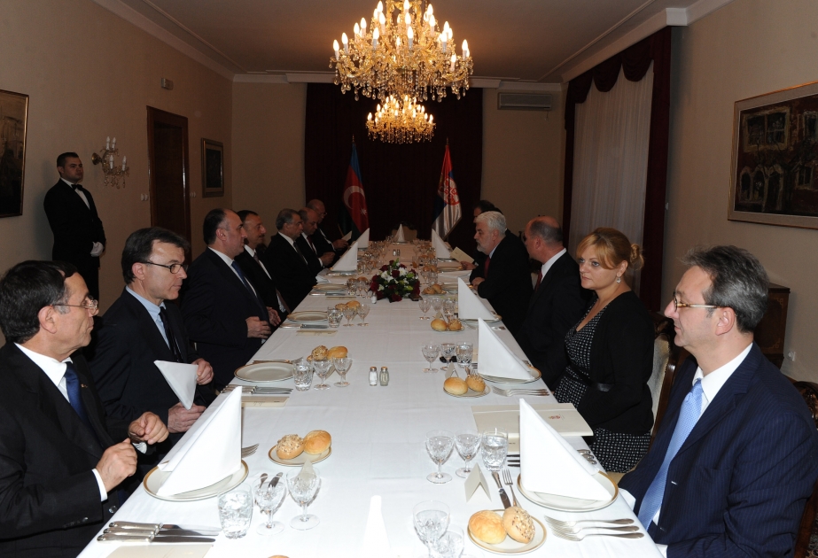 Serbiyanın Baş naziri Mirko Tsvetkoviçin adından Azərbaycan Prezidenti İlham Əliyevin şərəfinə işçi nahar verilmişdir