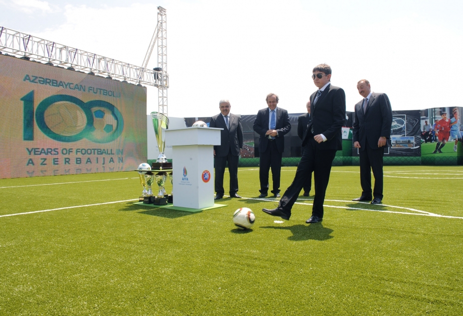Bakıda Olimpiya stadionunun təməli qoyulmuşdur Azərbaycan Prezidenti İlham Əliyev və xanımı Mehriban Əliyeva mərasimdə iştirak etmişlər