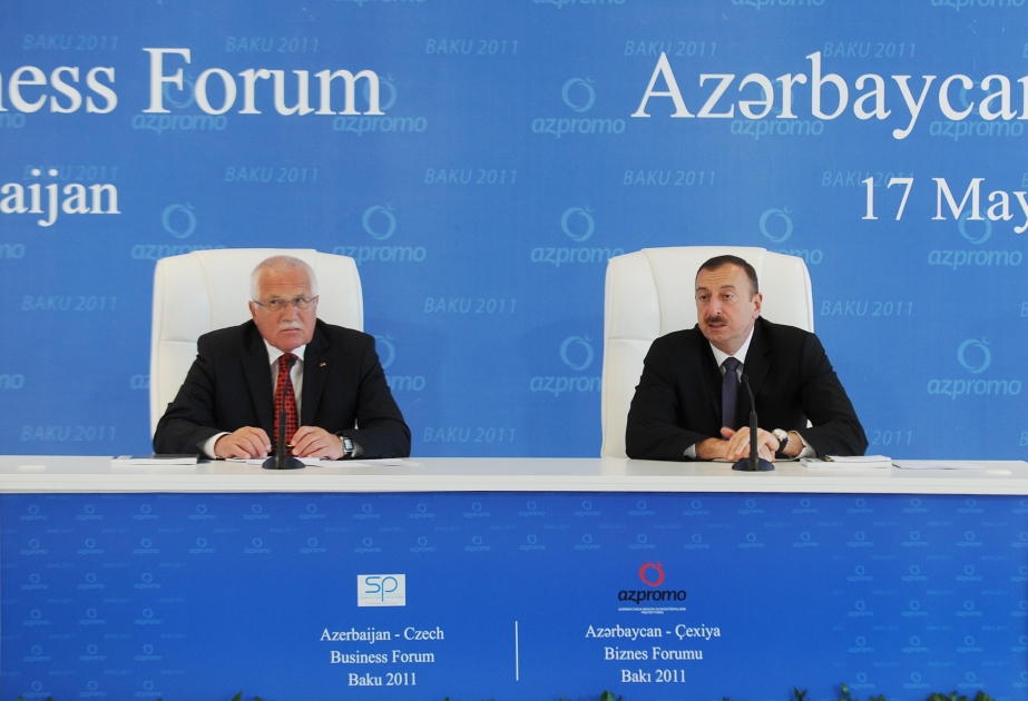 Bakıda Azərbaycan-Çexiya biznes forumu keçirilmişdir Azərbaycan Prezidenti İlham Əliyev və Çexiya Prezidenti Vatslav Klaus biznes forumda iştirak etmişlər