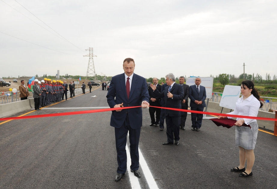 Prezident İlham Əliyev İmişlidə Araz çayının yeni qolunun üzərində tikilmiş körpünün açılış mərasimində iştirak etmişdir