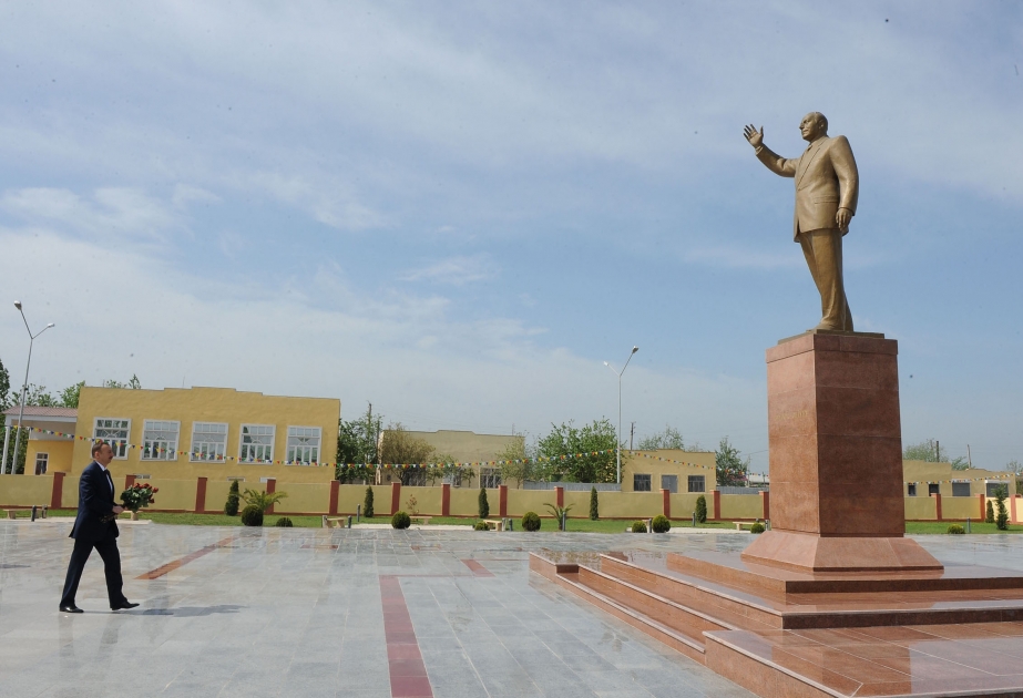 Azərbaycan Prezidenti İlham Əliyevin Sabirabad və Saatlı rayonlarına səfəri Sabirabadda ümummilli lider Heydər Əliyevin abidəsini ziyarət