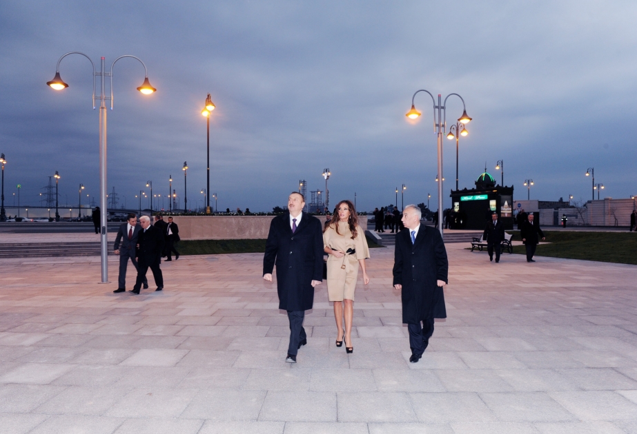 Prezident İlham Əliyev paytaxtın Heydər Əliyev prospektində salınan parkın və musiqili alov fəvvarəsinin açılışında iştirak etmişdir