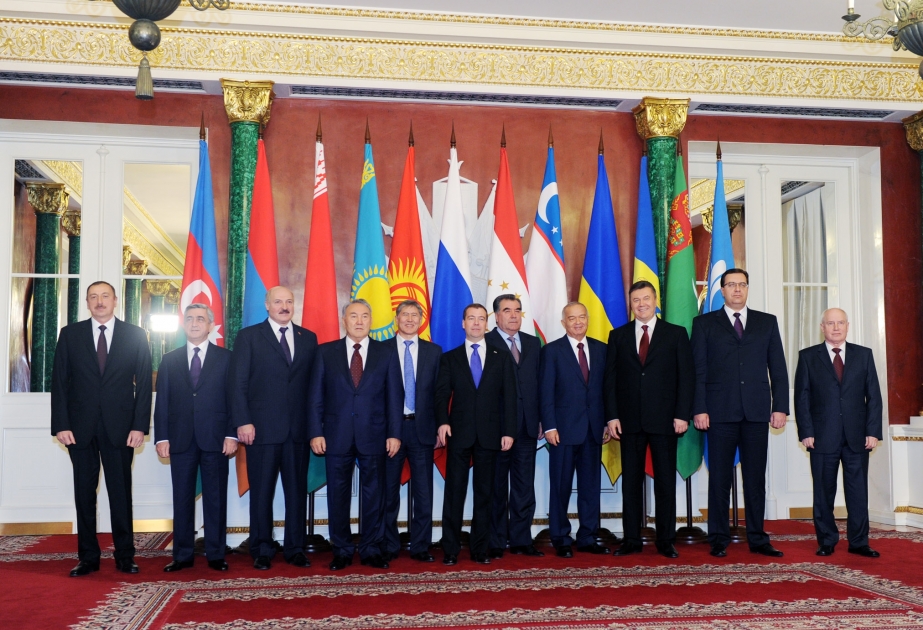 Azərbaycan Respublikasının Prezidenti İlham Əliyevin Rusiya Federasiyasına işgüzar səfəri Prezident İlham Əliyev MDB-nin üzvü olan ölkələrin Dövlət Başçıları Şurasının qeyri-rəsmi iclasında iştirak etmişdir