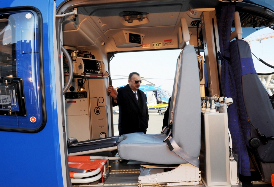 Azərbaycan Prezidenti İlham Əliyev Heydər Əliyev Beynəlxalq Aeroportunda yeni aerovağzal kompleksində aparılan inşaat işlərinin gedişi ilə tanış olmuşdur